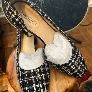 Alex Marie Sz. 10M gently used black-and-white women’s shoe 2 1/4 inch heel